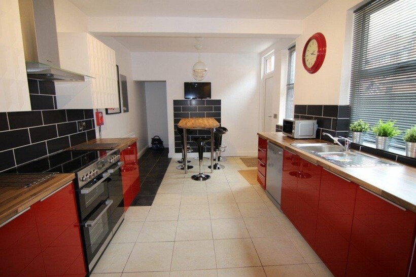 Balmoral Avenue, West Bridgford... 6 bed semi-detached house to rent - £3,510 pcm (£810 pw)