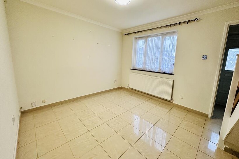 Kenmore Avenue, Harrow HA3 3 bed semi-detached house to rent - £1,975 pcm (£456 pw)