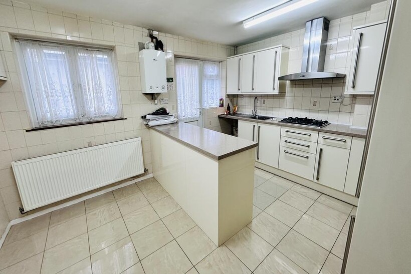 Kenmore Avenue, Harrow HA3 3 bed semi-detached house to rent - £1,975 pcm (£456 pw)