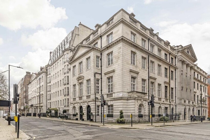 Upper Grosvenor Street, London W1K 3 bed flat to rent - £10,833 pcm (£2,500 pw)