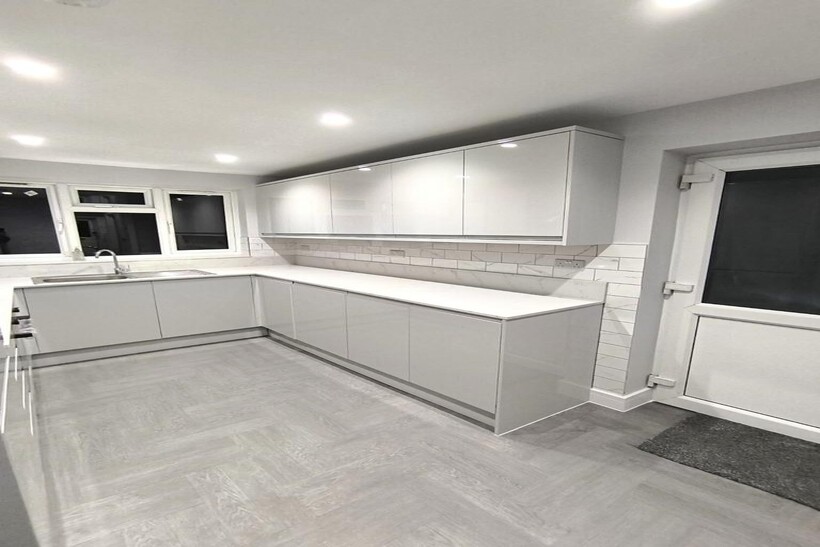 Bishops Road, Hayes UB3 5 bed semi-detached house to rent - £3,300 pcm (£762 pw)