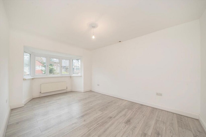 River Way, Twickenham TW2 3 bed house to rent - £2,900 pcm (£669 pw)