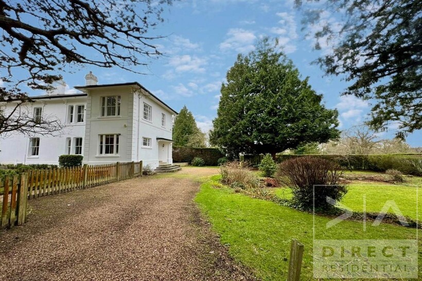 Reeves Rest, High Road, Coulsdon CR5 4 bed semi-detached house to rent - £2,850 pcm (£658 pw)