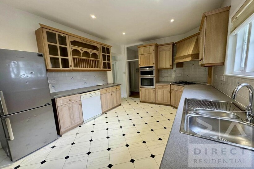 Reeves Rest, High Road, Coulsdon CR5 4 bed semi-detached house to rent - £2,850 pcm (£658 pw)