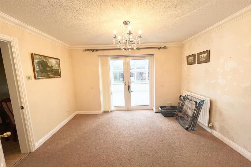 Sandhurst Drive, Wilmslow 4 bed detached house to rent - £2,350 pcm (£542 pw)