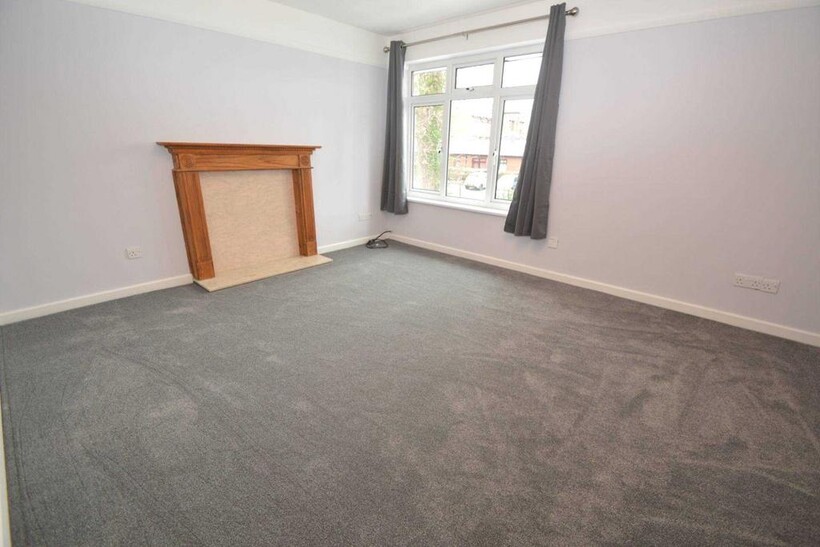 ADDLESTONE 1 bed apartment to rent - £1,295 pcm (£299 pw)