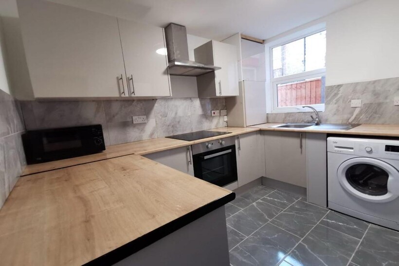 Connaught Road, Liverpool 4 bed house share to rent - £375 pcm (£87 pw)