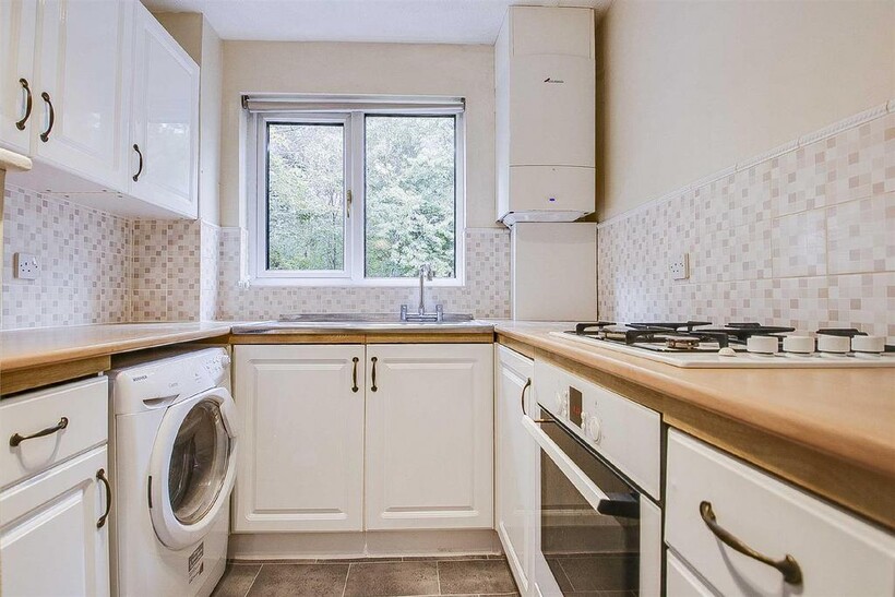 Brayton Court, Shenley Lodge 3 bed semi-detached house to rent - £1,395 pcm (£322 pw)