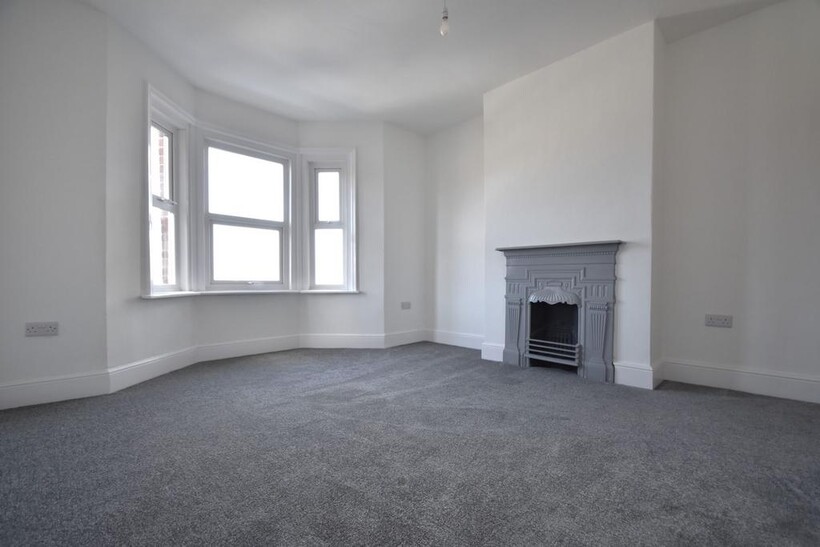 St. Johns Wood Road, Ryde PO33 3 bed semi-detached house to rent - £1,095 pcm (£253 pw)