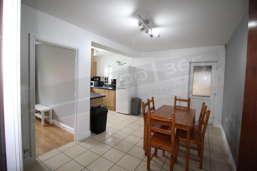 *£115pppw Excluding Bills* Selston... 5 bed semi-detached bungalow to rent - £2,499 pcm (£577 pw)