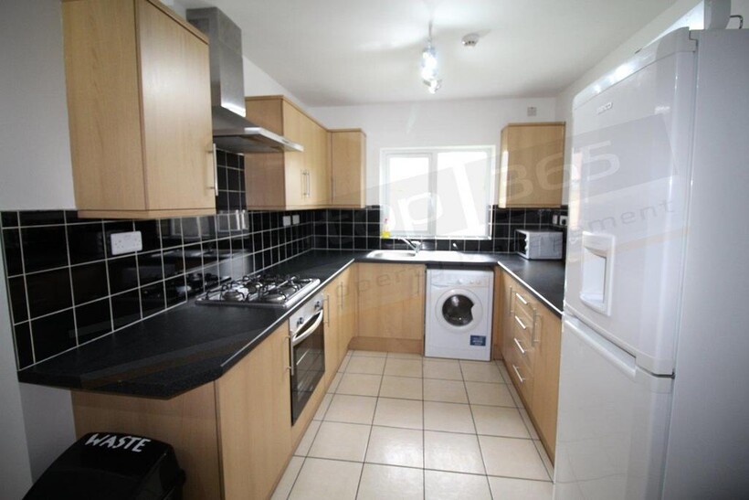 *£115pppw Excluding Bills* Selston... 5 bed semi-detached bungalow to rent - £2,499 pcm (£577 pw)