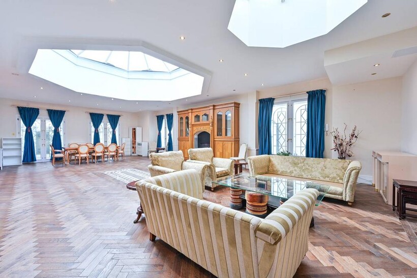 PEMBROKE GARDENS, LONDON, W8... 8 bed detached house to rent - £150,003 pcm (£34,616 pw)