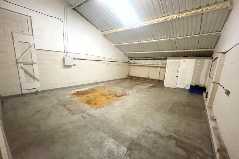 Halesowen, West Midlands, B62 Property to rent - £695 pcm (£160 pw)