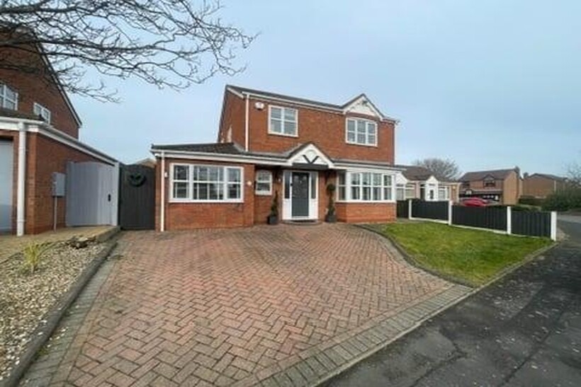 Rowan Drive, Handsacre, Rugeley, WS15 3 bed detached house to rent - £1,395 pcm (£322 pw)