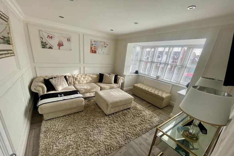 Rowan Drive, Handsacre, Rugeley, WS15 3 bed detached house to rent - £1,395 pcm (£322 pw)