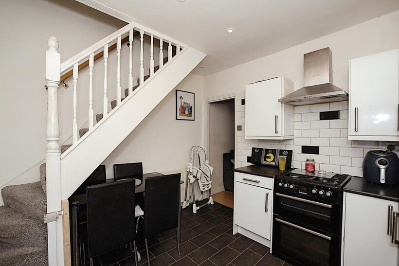 Waldeck Road, Dartford DA1 3 bed terraced house to rent - £1,650 pcm (£381 pw)