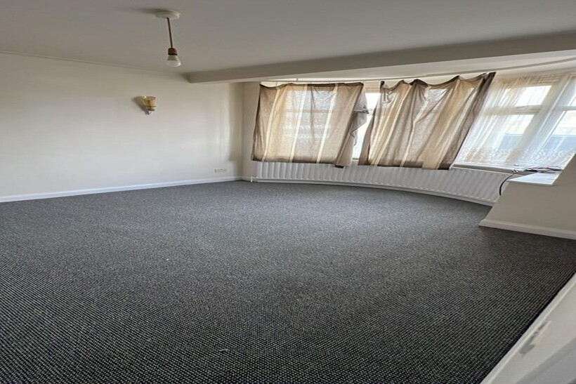 Leaver Gardens, Greenford UB6 House share to rent - £810 pcm (£187 pw)