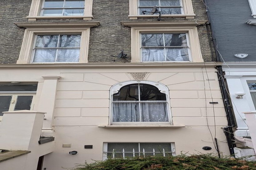 Bamborough Gardens, London W12 3 bed flat to rent - £3,600 pcm (£831 pw)