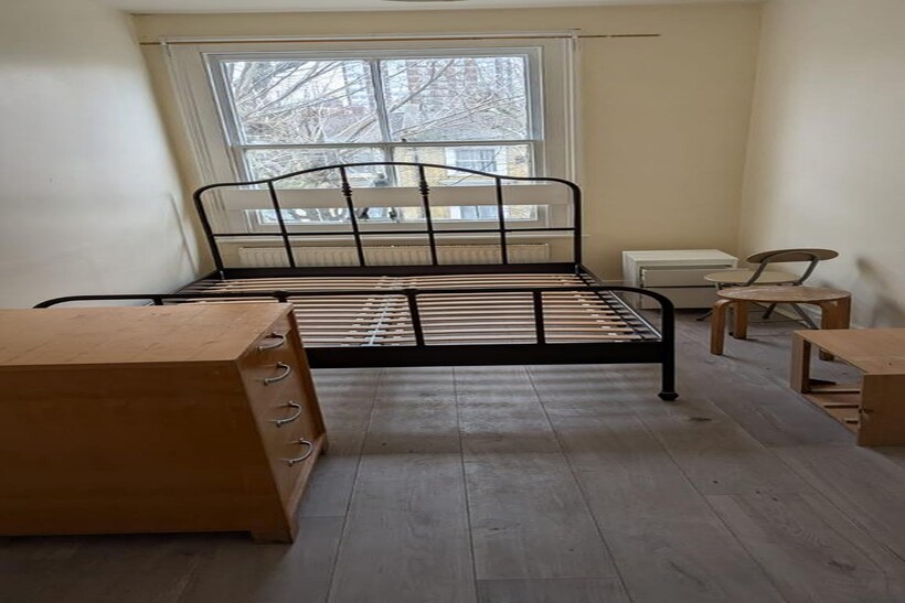 Bamborough Gardens, London W12 3 bed flat to rent - £3,600 pcm (£831 pw)