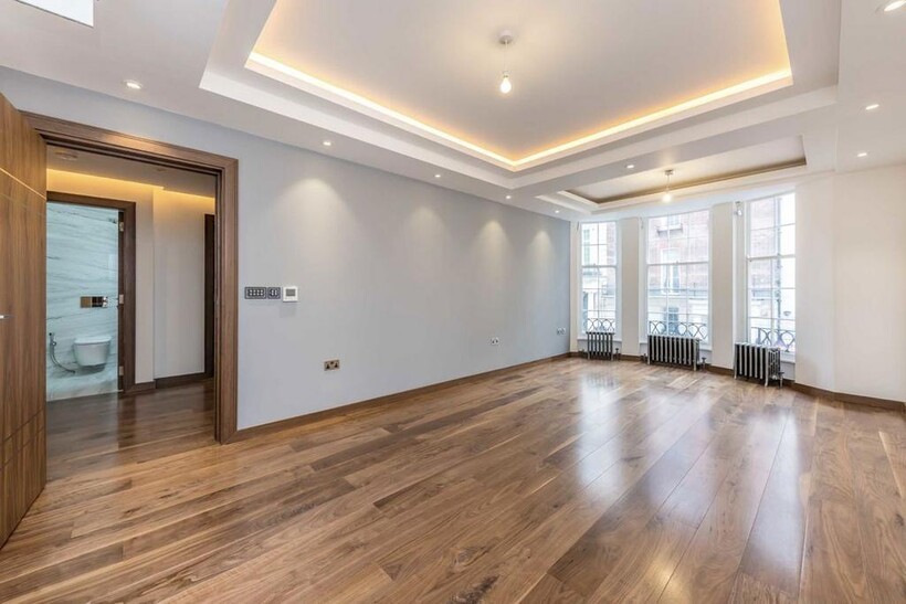 Upper Grosvenor Street, London W1K 3 bed flat to rent - £10,833 pcm (£2,500 pw)
