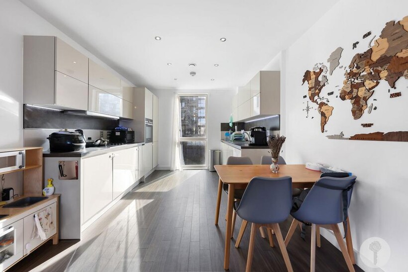London E20 3 bed apartment to rent - £3,350 pcm (£773 pw)
