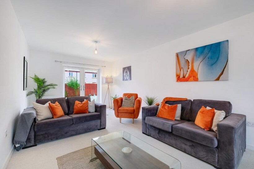 Redcar Road, Bicester 6 bed semi-detached house to rent - £5,985 pcm (£1,381 pw)