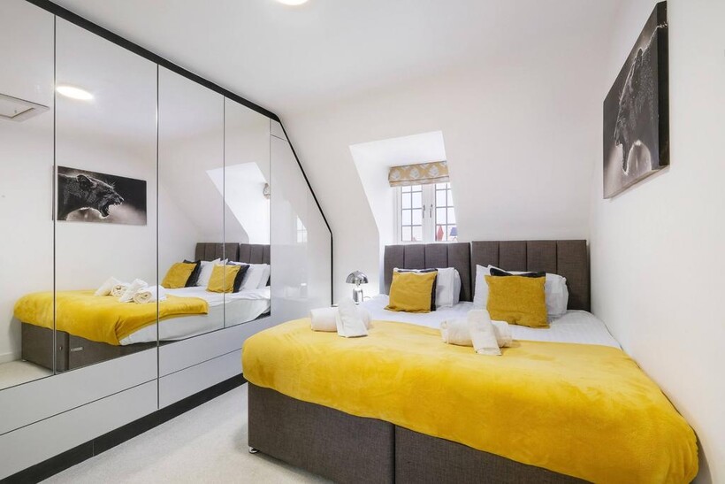 Redcar Road, Bicester 6 bed semi-detached house to rent - £5,985 pcm (£1,381 pw)