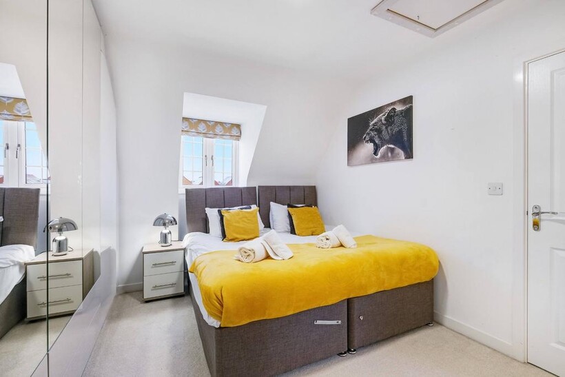 Redcar Road, Bicester 6 bed semi-detached house to rent - £5,985 pcm (£1,381 pw)