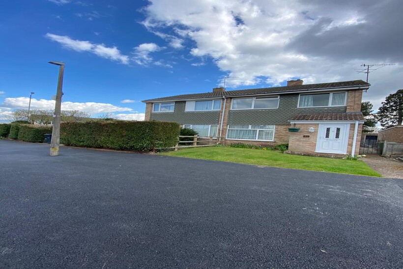 Westbourne Close, Worcester WR2 4 bed semi-detached house to rent - £2,200 pcm (£508 pw)