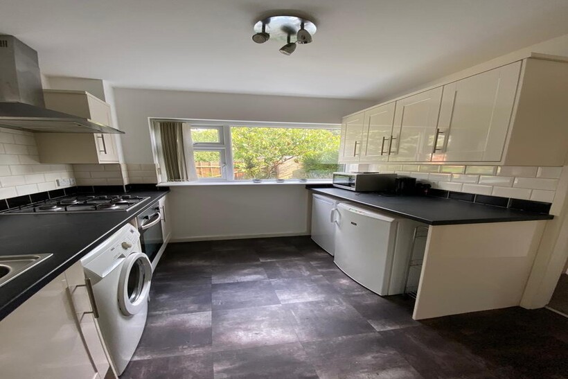 Westbourne Close, Worcester WR2 4 bed semi-detached house to rent - £2,200 pcm (£508 pw)