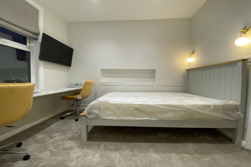 Flat-3-Lenton-Blvd-bedroom-1.png