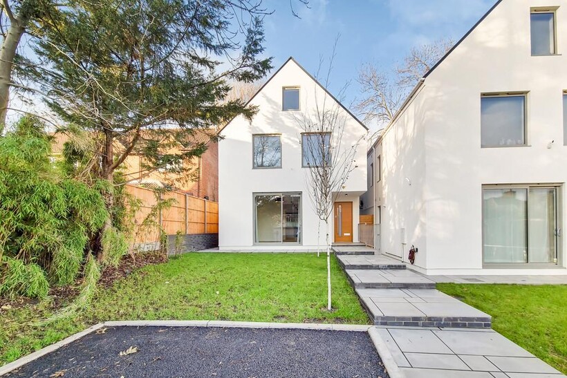 Acorn Close, Wembley 4 bed detached house to rent - £3,495 pcm (£807 pw)