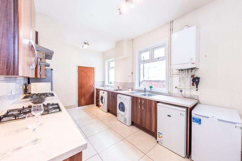 Kimberley Road, Leicester LE2 6 bed terraced house to rent - £2,470 pcm (£570 pw)