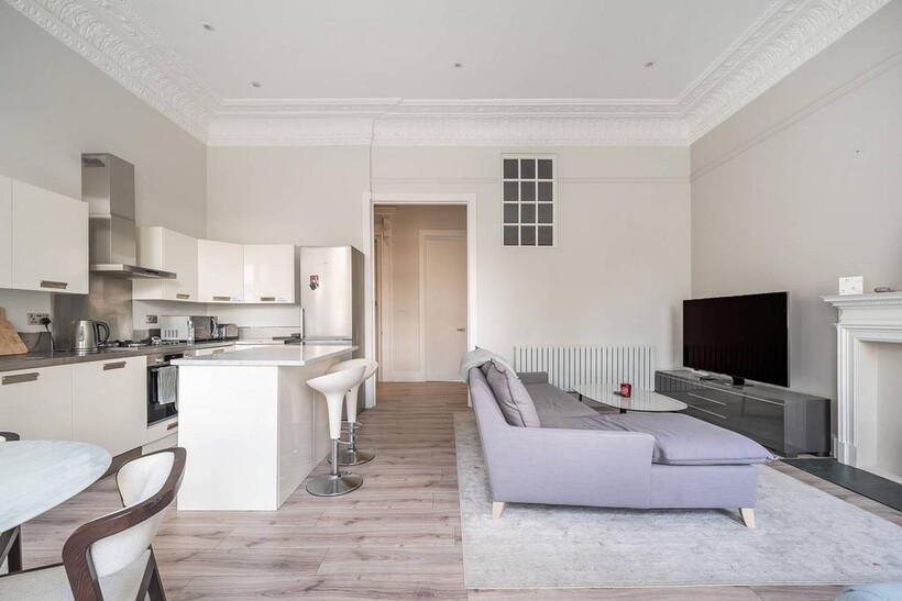Ashburn Gardens, South Kensington... 1 bed flat to rent - £5,000 pcm (£1,154 pw)