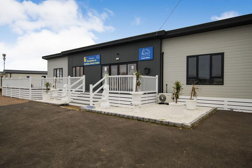 Sheerness Holiday Park, Halfway Road... 2 bed bungalow to rent - £700 pcm (£162 pw)