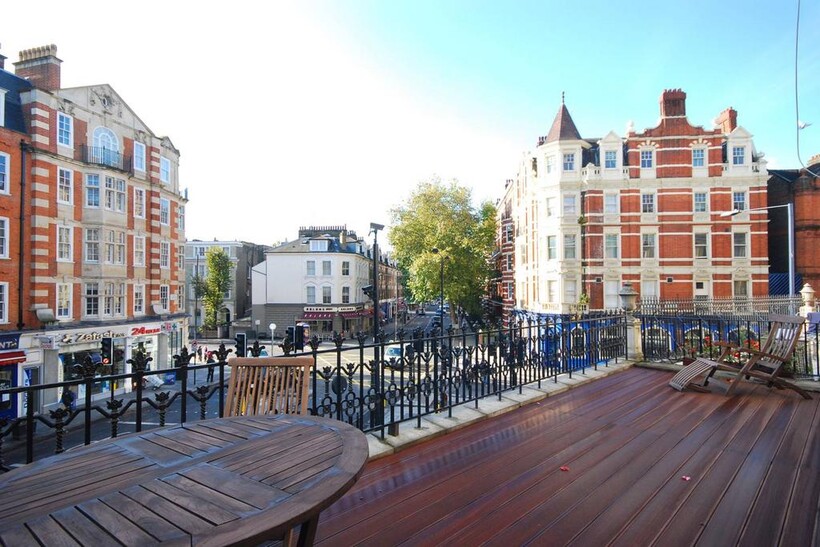 Old Brompton Road, Earls Court... 2 bed flat to rent - £3,400 pcm (£785 pw)