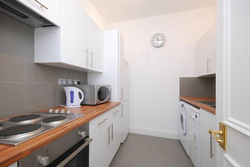 Old Brompton Road, Earls Court... 2 bed flat to rent - £3,400 pcm (£785 pw)