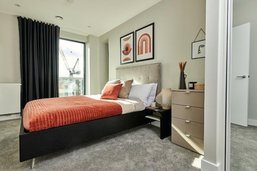at Kew Bridge, Galleria House, Lionel... 2 bed apartment to rent - £2,550 pcm (£588 pw)