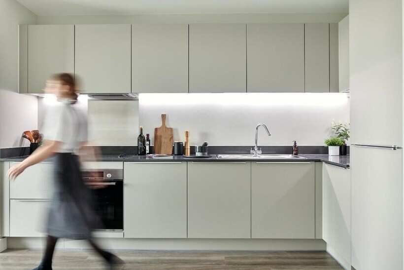 at Kew Bridge, Galleria House, Lionel... 2 bed apartment to rent - £2,550 pcm (£588 pw)