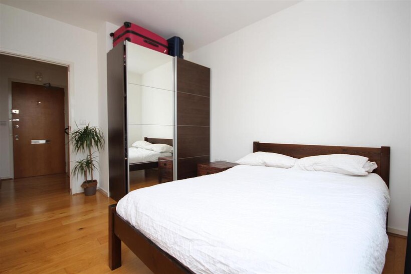 Bromyard House, Bromyard Avenue... 1 bed flat to rent - £2,097 pcm (£484 pw)