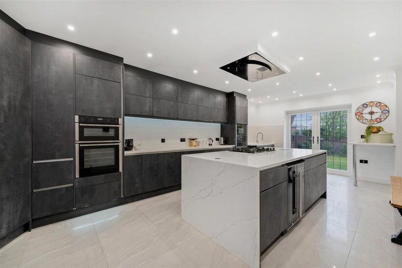 St. Leonards Hill, Windsor 7 bed detached house to rent - £12,500 pcm (£2,885 pw)