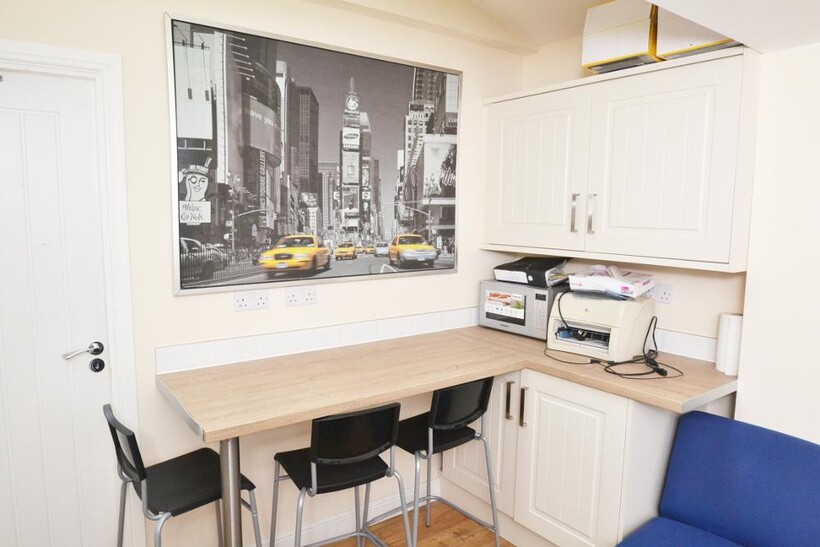 Redshaw Close, Manchester M14 7 bed terraced house to rent - £4,095 pcm (£945 pw)