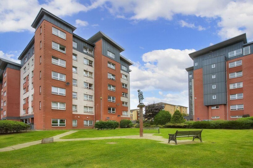 Finlay Drive, Glasgow G31 2 bed flat to rent - £1,295 pcm (£299 pw)