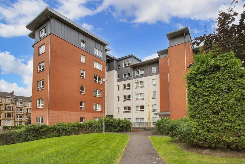 Finlay Drive, Glasgow G31 2 bed flat to rent - £1,295 pcm (£299 pw)