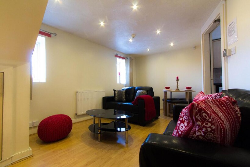 Woodsley Road, Leeds 3 bed flat to rent - £1,560 pcm (£360 pw)
