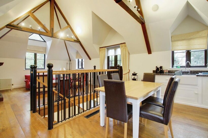 Ferry Lane, Staines-upon-Thames TW19 3 bed detached house to rent - £4,000 pcm (£923 pw)