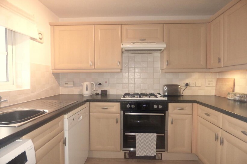 Bluebell Close, Andover SP10 3 bed terraced house to rent - £1,395 pcm (£322 pw)
