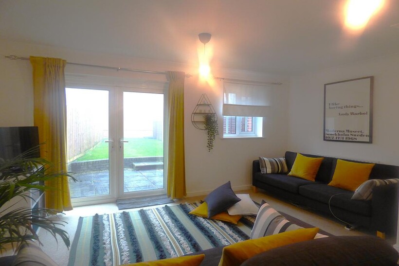 Bluebell Close, Andover SP10 3 bed terraced house to rent - £1,395 pcm (£322 pw)
