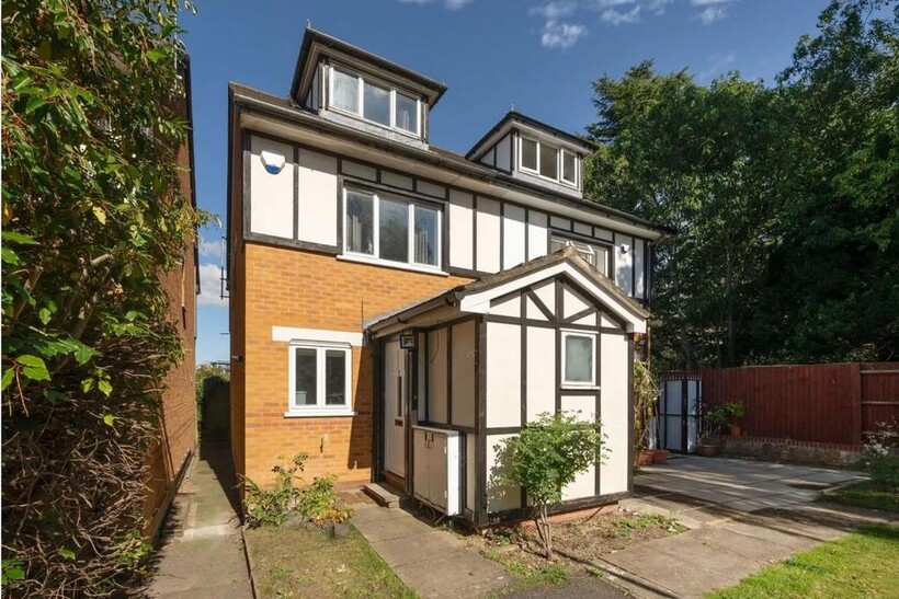 Rickard Close, London, Greater... 3 bed semi-detached house to rent - £2,450 pcm (£565 pw)