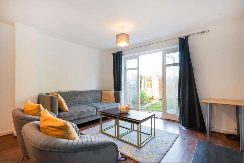 Rickard Close, London, Greater... 3 bed semi-detached house to rent - £2,450 pcm (£565 pw)